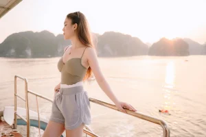 Tour Nửa Ngày Ngắm Hoàng Hôn Vịnh Lan Hạ